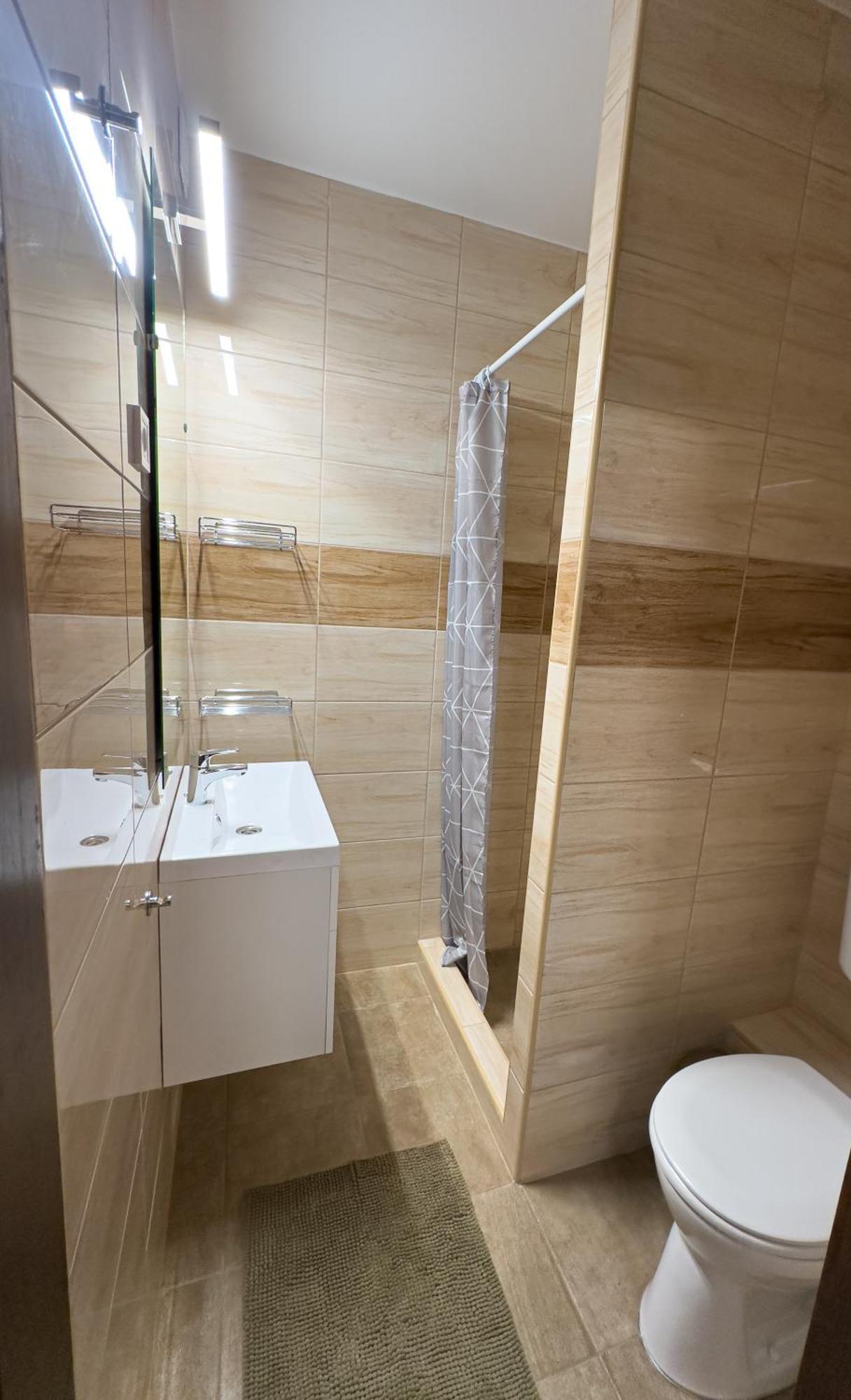 Rp Apartmanhaz Demjén Exteriér fotografie