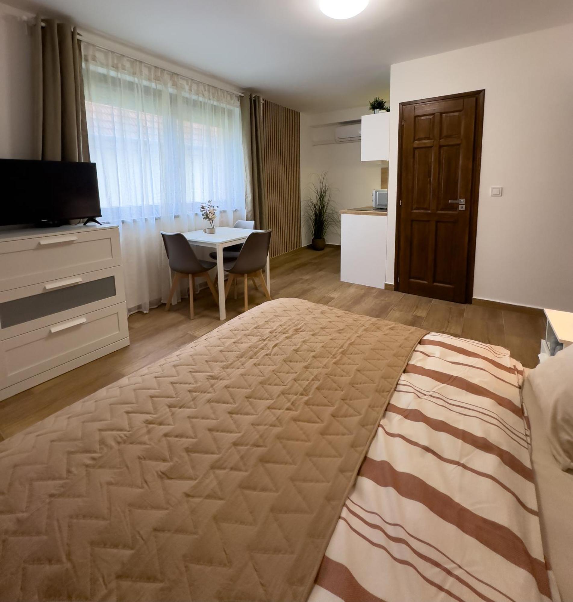 Rp Apartmanhaz Demjén Exteriér fotografie