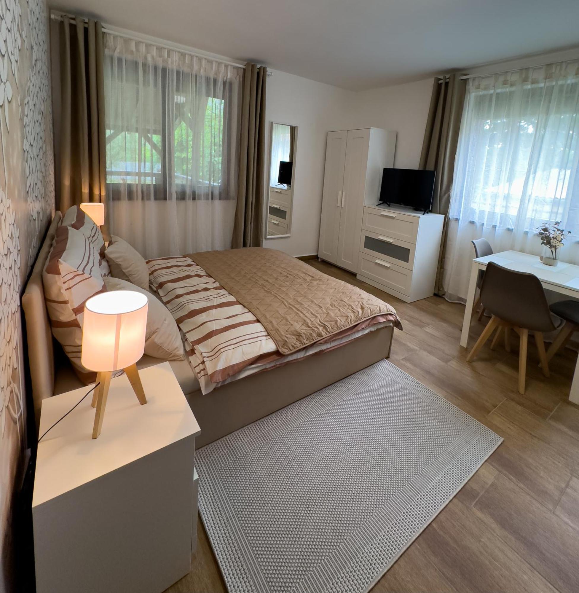 Rp Apartmanhaz Demjén Exteriér fotografie