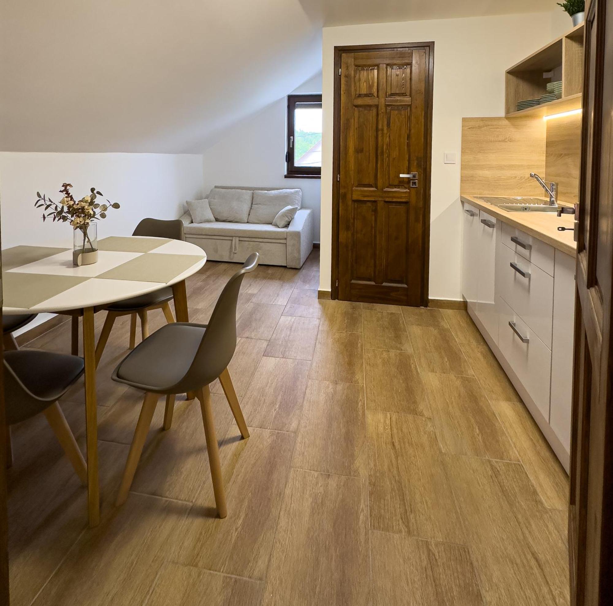 Rp Apartmanhaz Demjén Exteriér fotografie